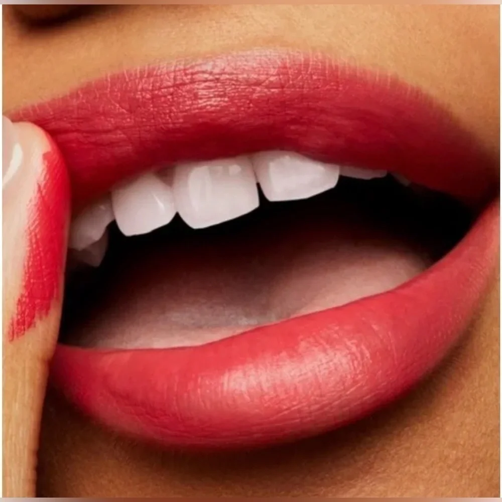 MAC-Love Me Lipstick - My Little Secret (bright pinky coral)